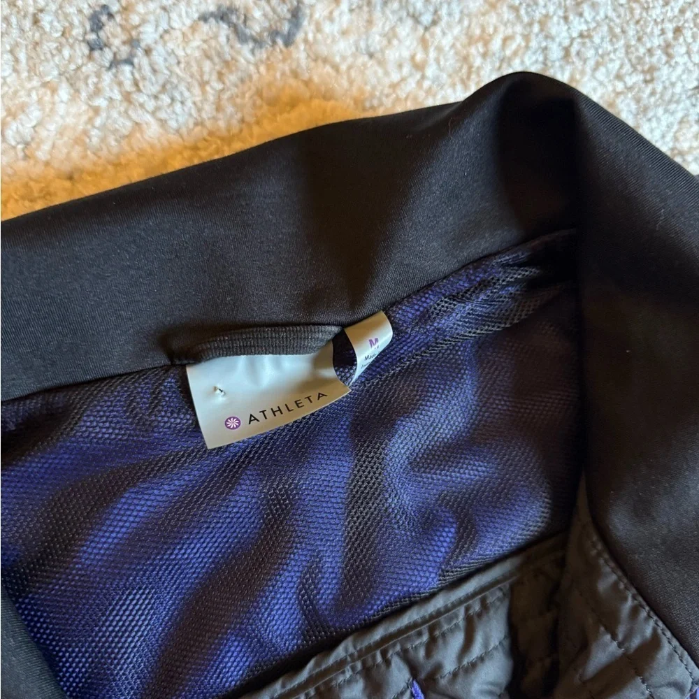 Athleta Sprinter Vest size medium in Vibrant Cobalt - Picture 2 of 5